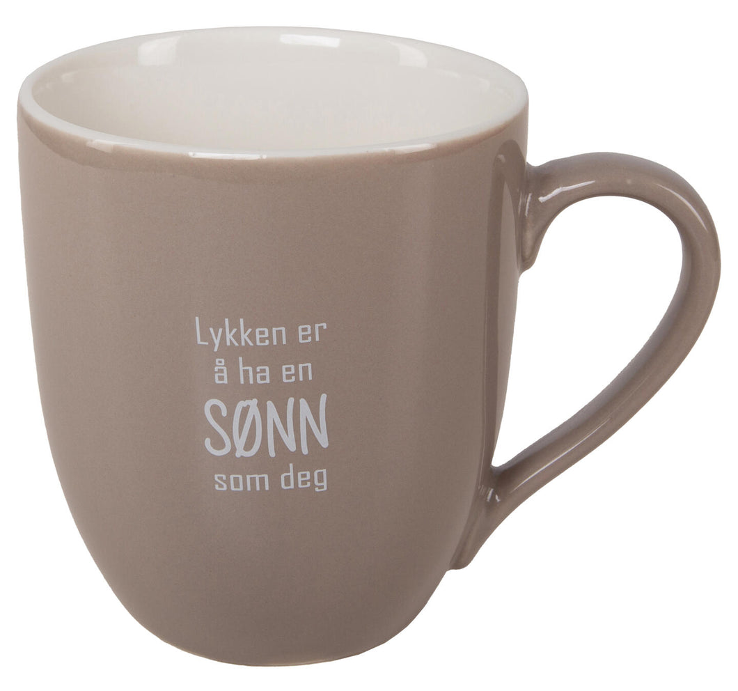 Krus Lykken...sønn beige m/hvit tekst 250g 250ml D:8cm H:9cm Gaveeske